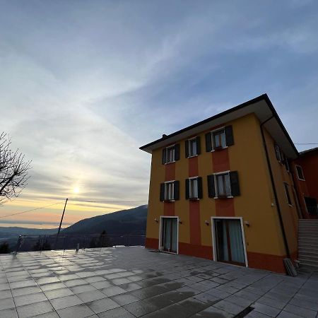 Hotel Belvedere Spiazzi Di Caprino 外观 照片