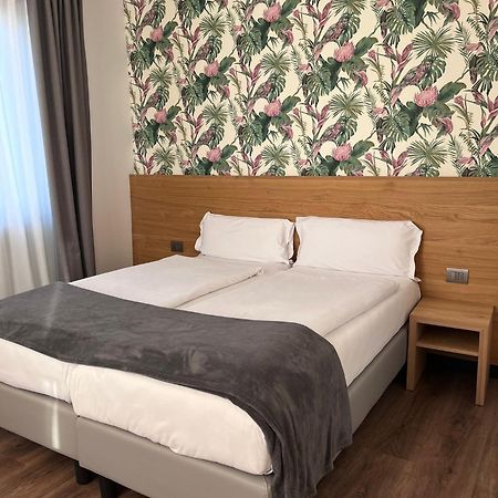Hotel Belvedere Spiazzi Di Caprino 外观 照片