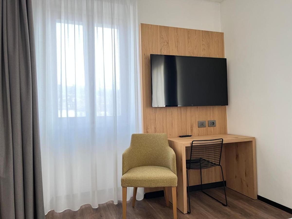 Hotel Belvedere Spiazzi Di Caprino 外观 照片