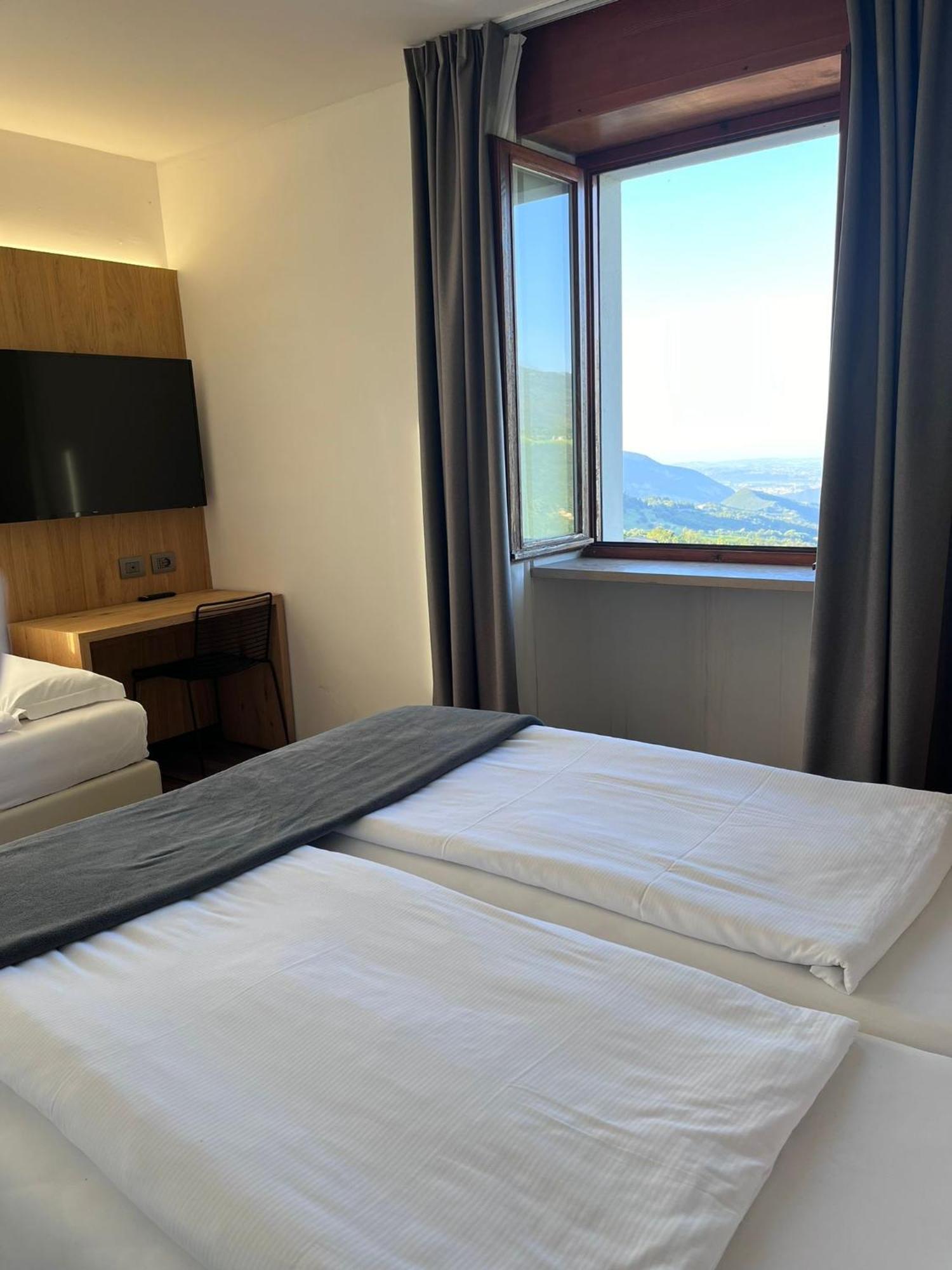 Hotel Belvedere Spiazzi Di Caprino 外观 照片