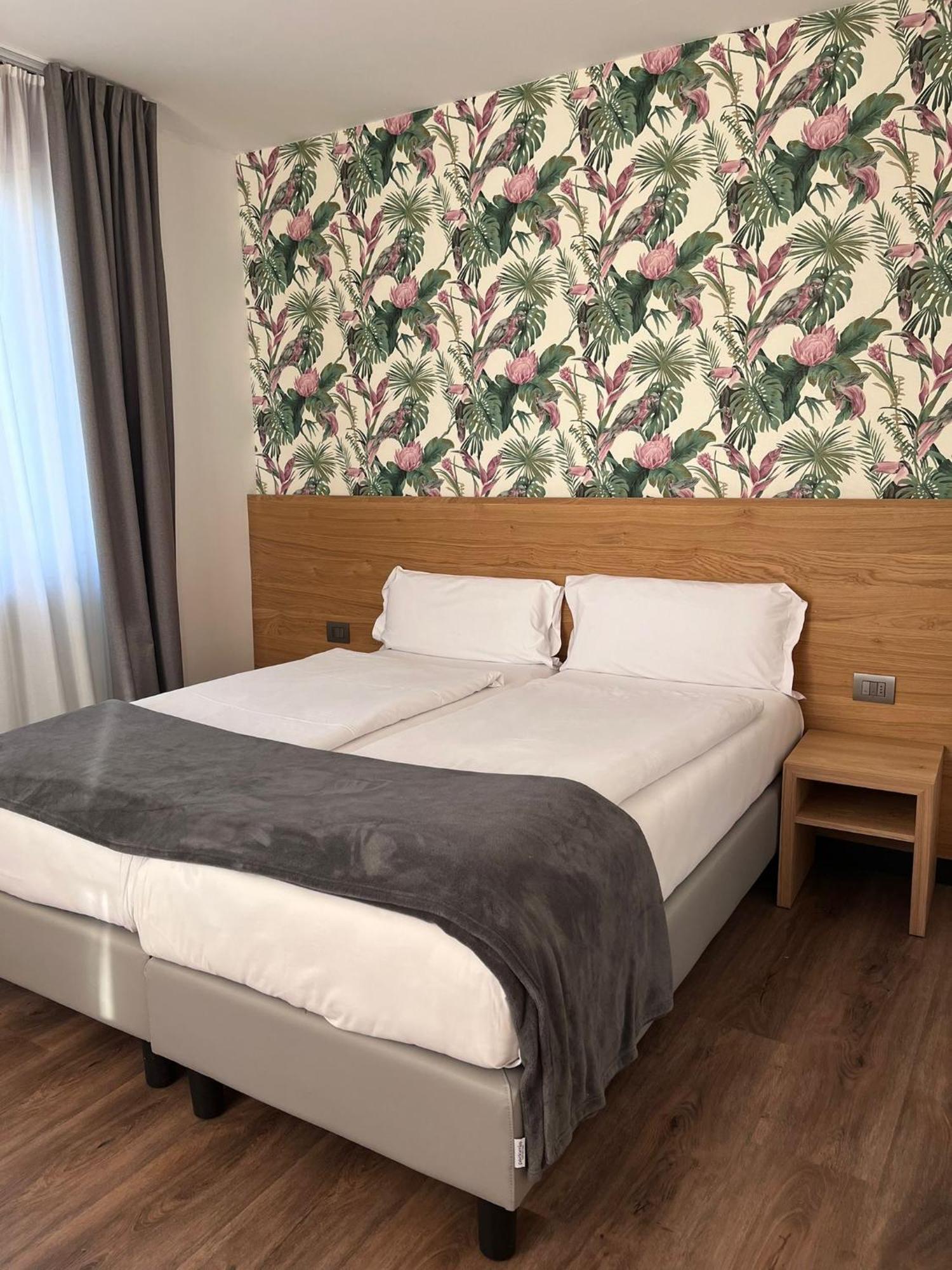 Hotel Belvedere Spiazzi Di Caprino 外观 照片