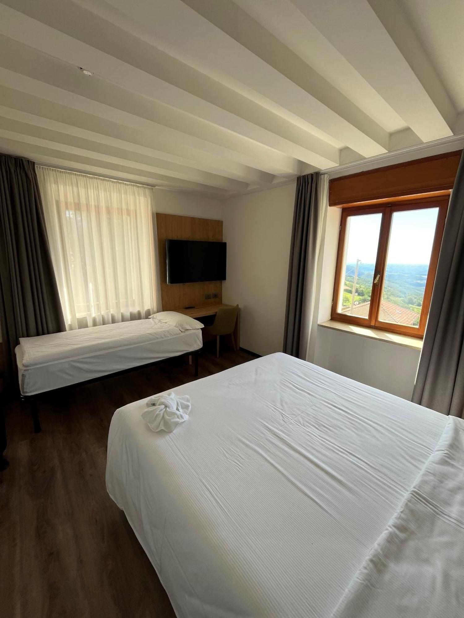 Hotel Belvedere Spiazzi Di Caprino 外观 照片